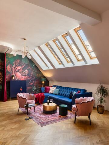 Decadent Art Deco Apartment in Old Town gallery image 2