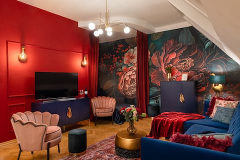 Popular Airbnb listing: Maiselova House · The Decadence in Josefov