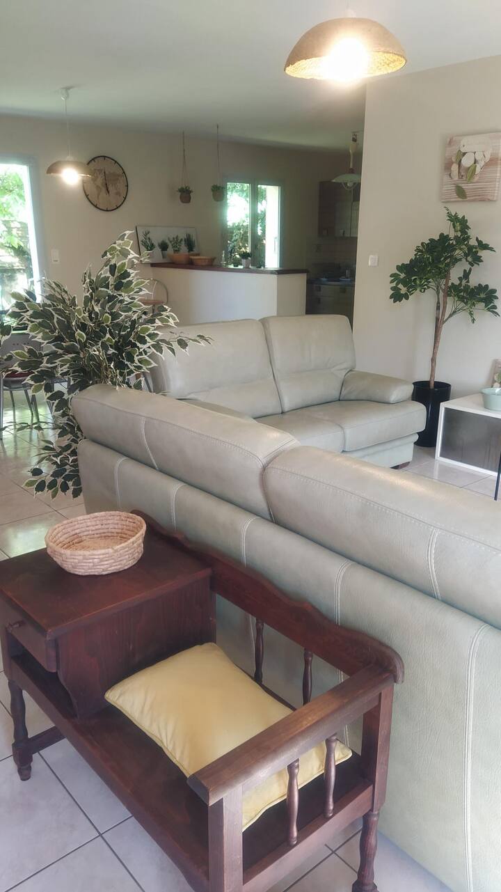 Maison De Village Climatisée Avec Jardin 6 Pers - Castels