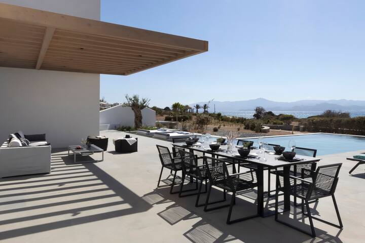 Big Blue Villa I gallery image 4