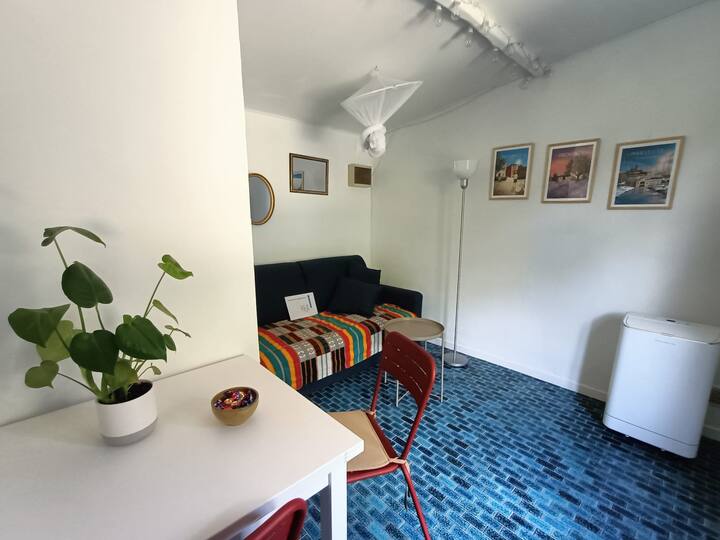 Sala de estar que puede servir como segundo dormitorio gracias al sofá cama (140 x 200 cm).
Living room. Can be used as a second bedroom (sofá cama).
Wohnzimmer mit Bettsofa.