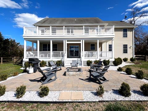 Peaceful Waterfront Getaway