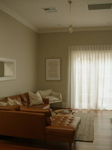 Cottage on Quayle | Romantic & Family Stay Hobart gallery image 3