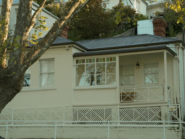 Cottage on Quayle | Romantic & Family Stay Hobart gallery image 2