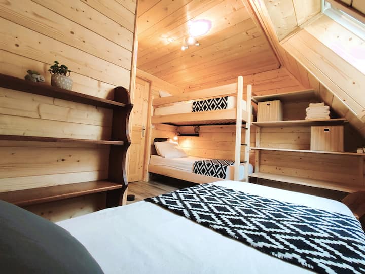 3-bed room with storage, two pillows per bed (50X70 and 60X60), 90X190 beds