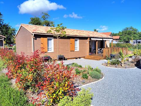 Chez Christian Chalet on the shores of Lake Peyre