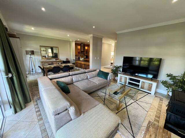 Elgin Townhouse – Excellent Location gallery image 3