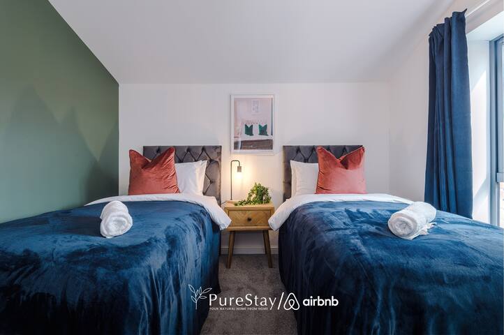 Modern MCR House w/ Parking & Sleeps 9 by PureStay gallery image 5