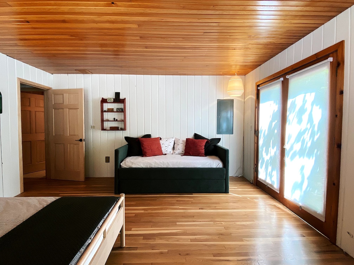 Daybed with Trundle (lower section of the daybed pulls out to reveal the 2nd twin bed!)