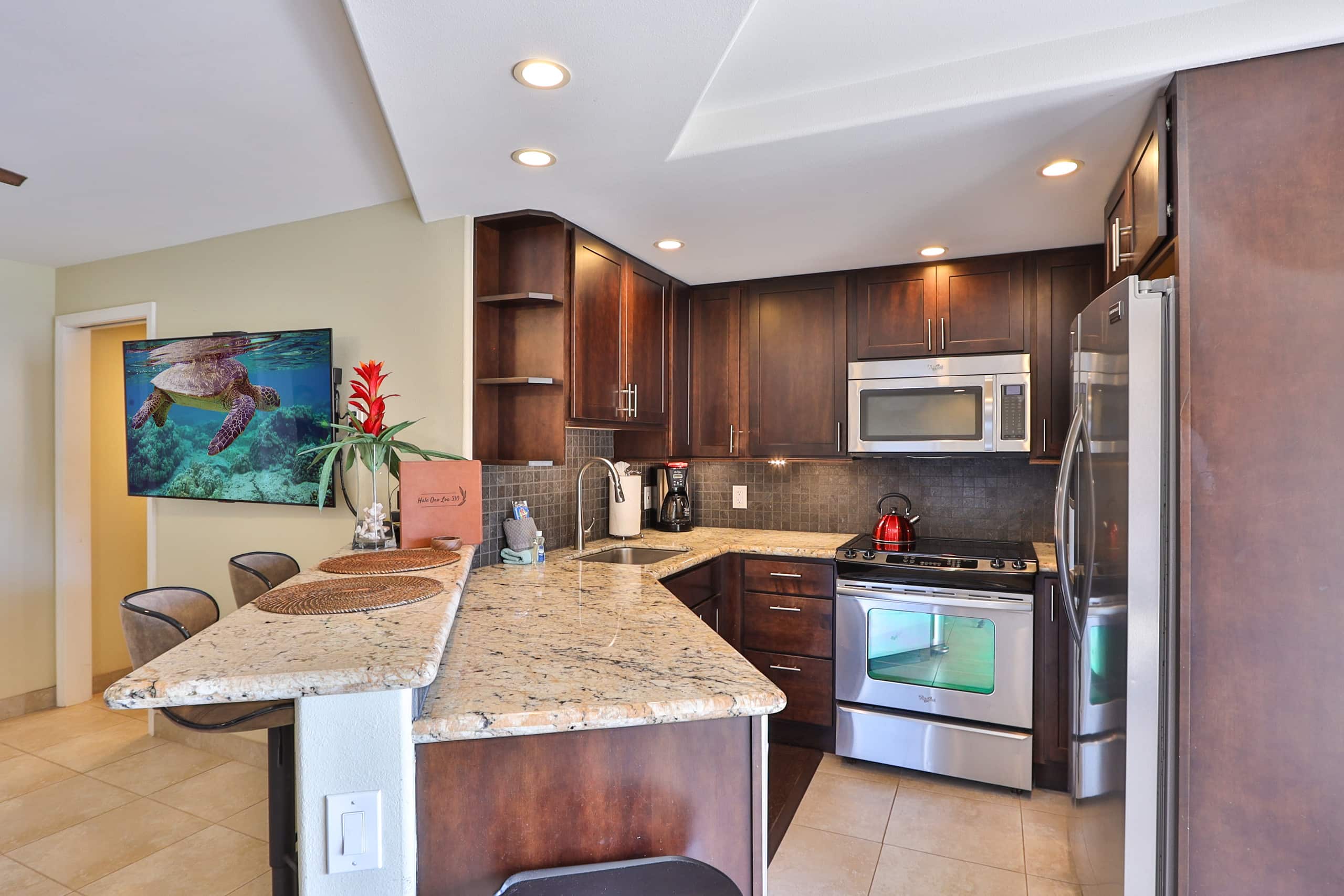 Honokowai 1BR Oceanfront Condo Walk 2 Shops Dining - Photo 10