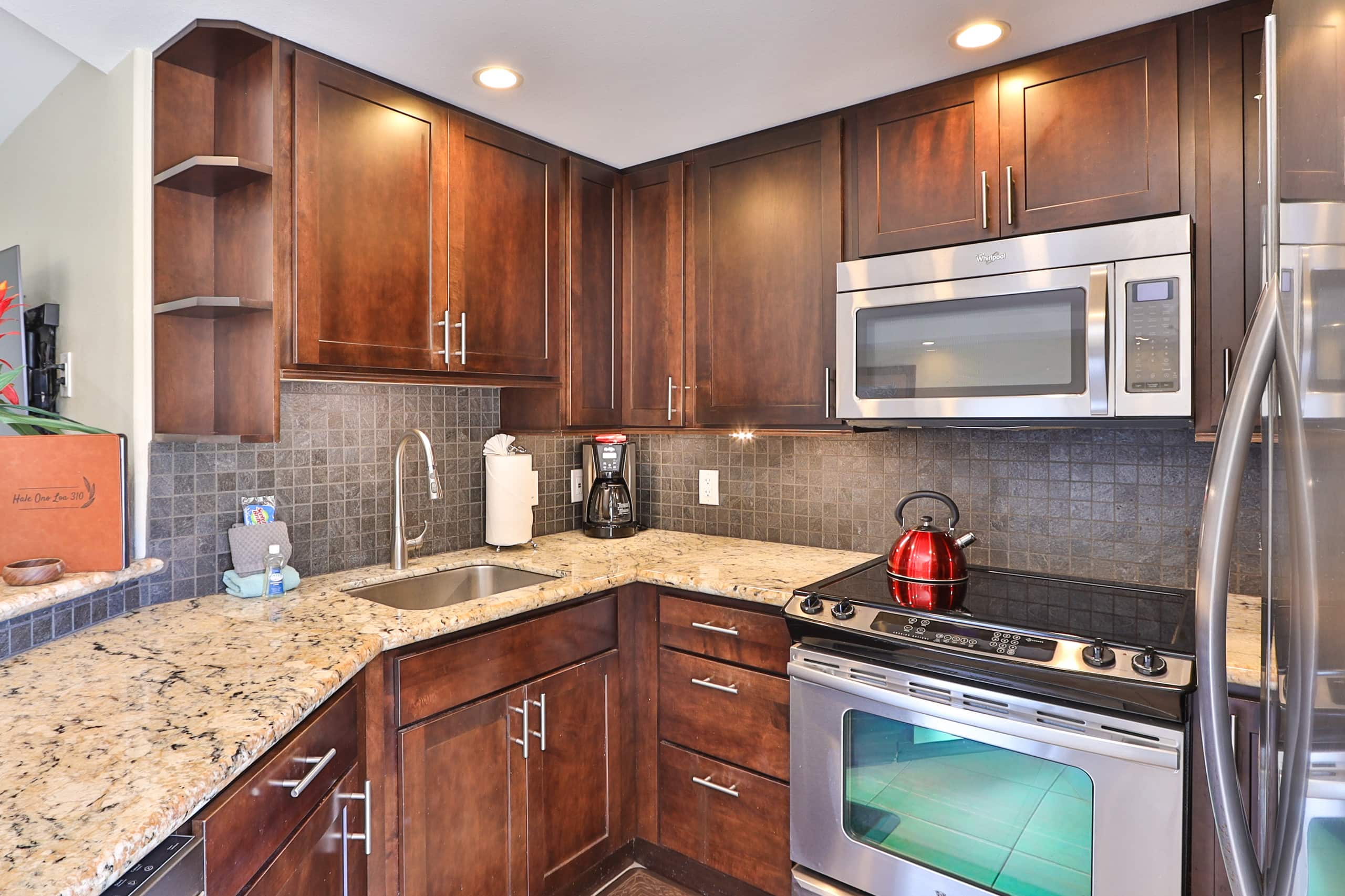 Honokowai 1BR Oceanfront Condo Walk 2 Shops Dining - Photo 11