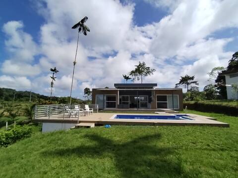 Clima tropical, cascada Piscina privada temperada