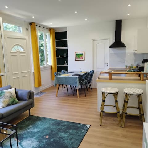 Le Mermoz (Rue): Near Paris