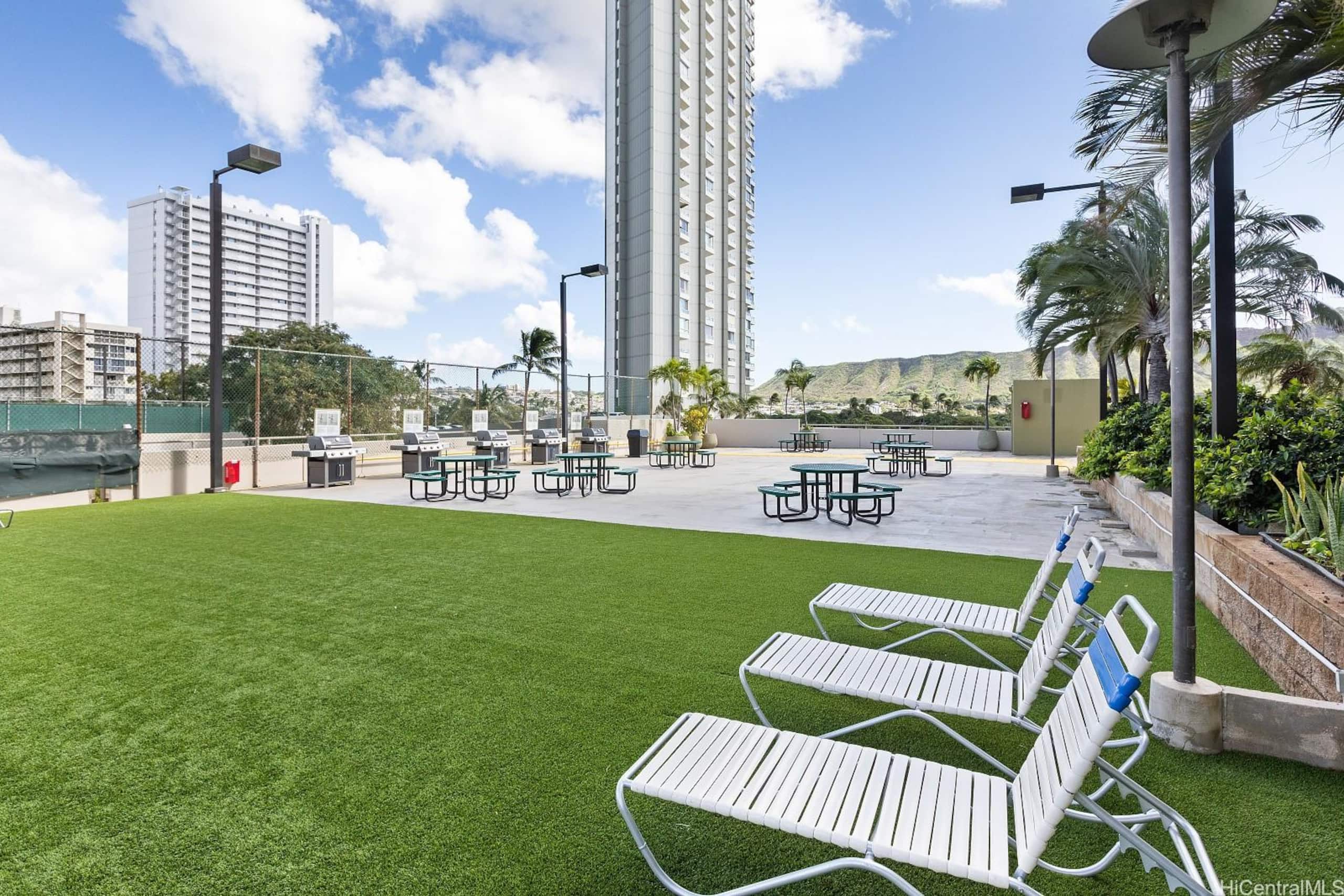 Condo in Honolulu · ★4.95 · 1 bedroom · 2 beds · 1 bath - Image 40