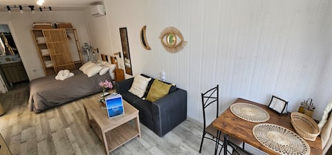 Anuncio de Airbnb popular: TinyHouseBeach en Benalmádena