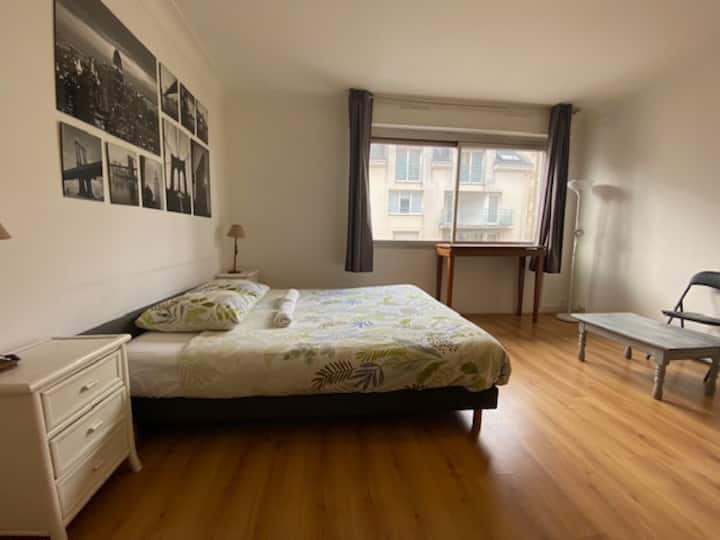 Ambienti i dhomës së gjumit