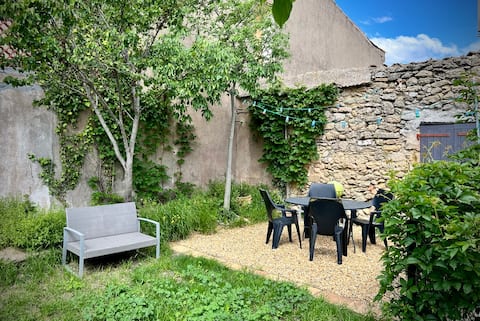 Village house with garden, 3 km from the beaches.