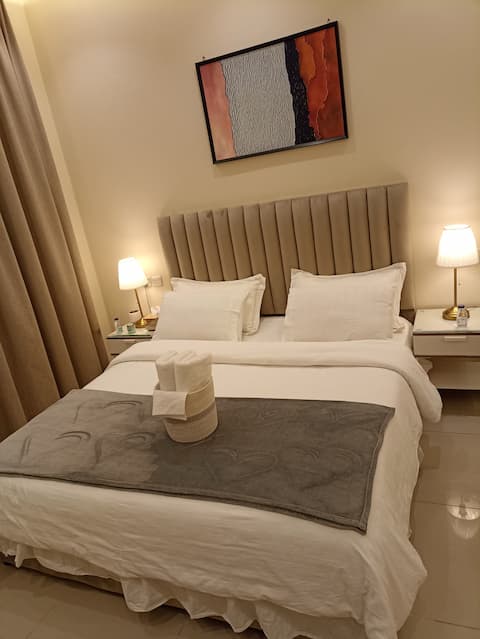 Ragheed Hotel Room with Smart Entry 3