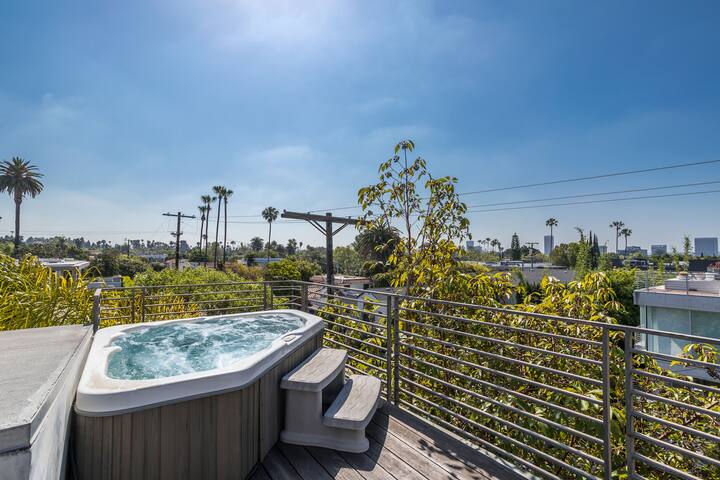 Stunning home in heart of Weho w/Rooftop Spa! gallery image 2