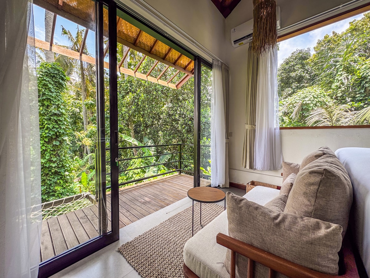 Villa in Kediri · ★4.82 · 2 bedrooms · 2 beds · 2 private baths, συγκρίσιμο Airbnb