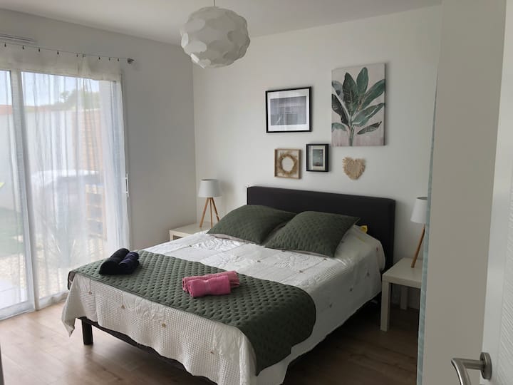 ห้องนอน 3 ห้องน้ำส่วนตัวในตัวเตียงควีนไซส์