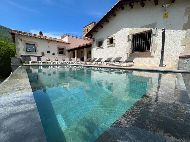 Espectacular casa con piscina infinita y jacuzzi gallery image 5