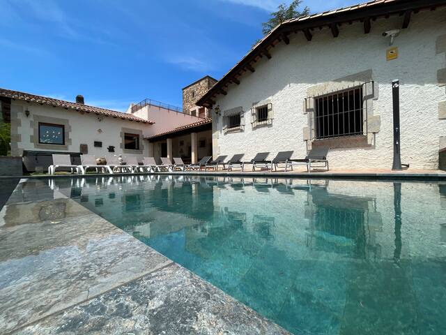 Espectacular casa con piscina infinita y jacuzzi gallery image 4