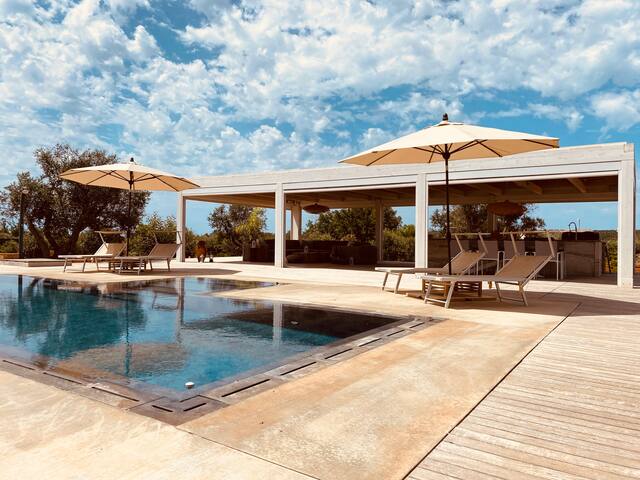 Luxuriöses Ferienhaus mit Pool + gr. Outdoorküche gallery image 2