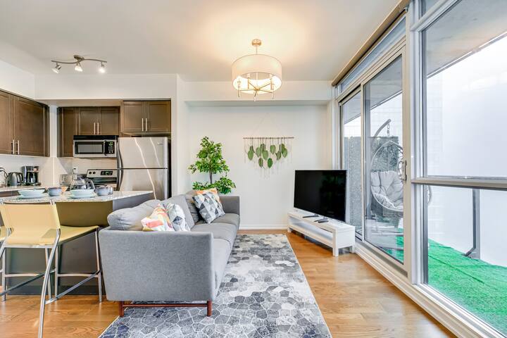 Maple Leaf Square/Jurassic Park