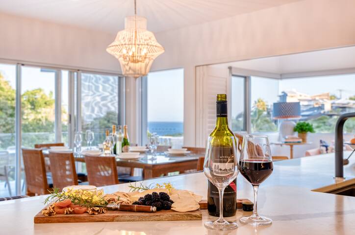 Surfside – 150m to beach w/heated pool gallery image 5