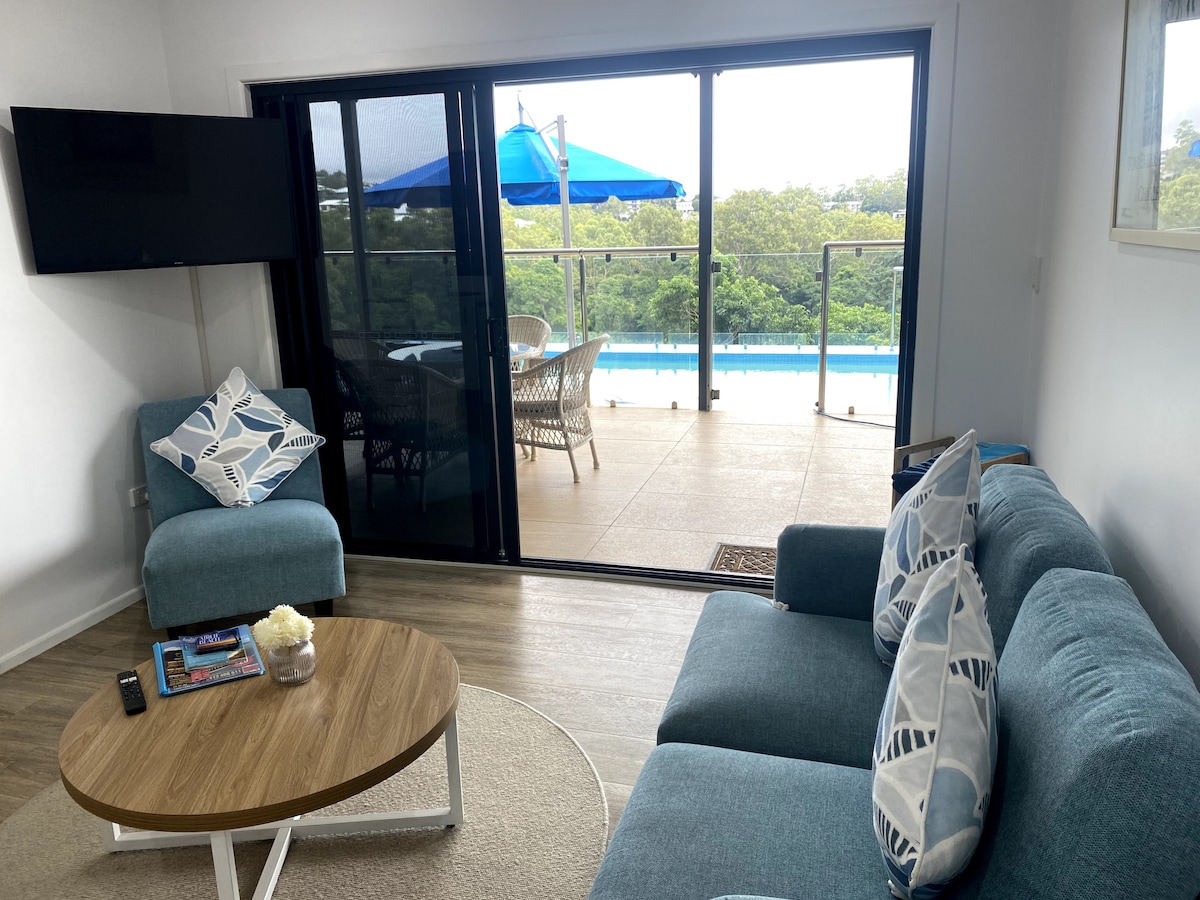Top Airbnb: Fabulous Apartment  2 bedroom /private pool in Airlie Beach