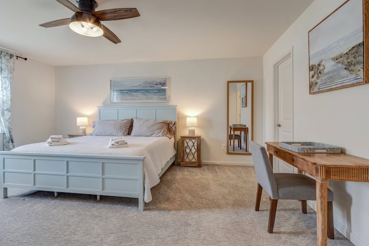 Спалня 3 -  основна спалня с двойно легло king size и самостоятелна баня - 2 - ри етаж