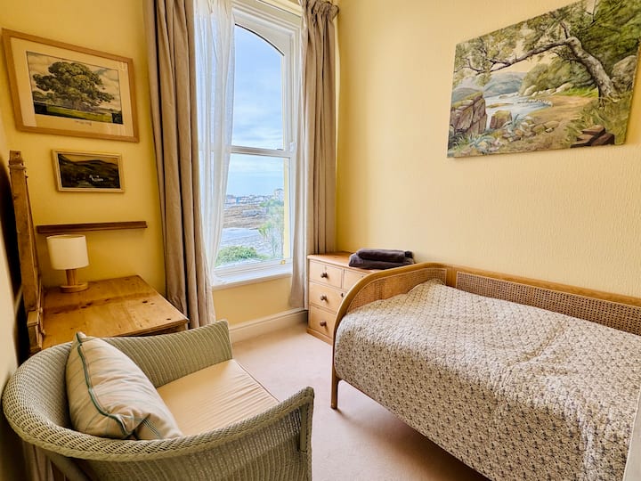 Small single bedroom with sea view