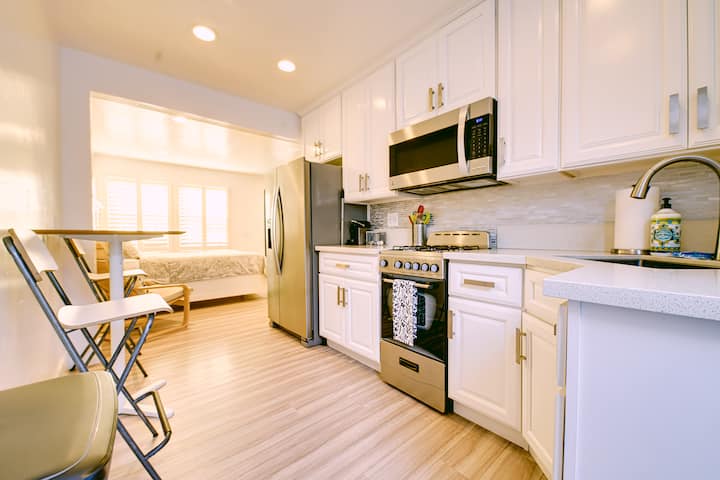 Stylish Studio | Near The Shore And Bay - Parking - Newport Beach, CA