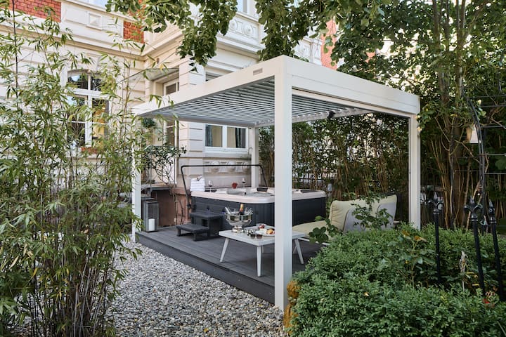 HLH City Villa - Luxury Family Suite with Jacuzzi