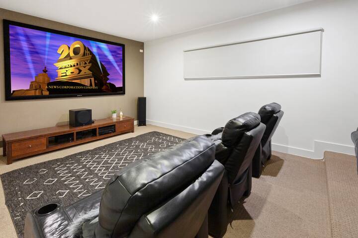 Dromana Grove SPA & POOL sleeps 15 gallery image 3