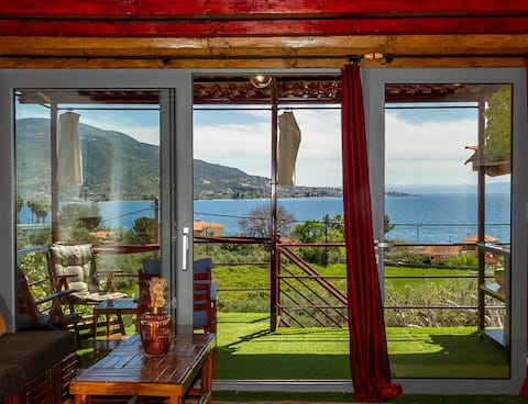 Cozy House with Amazing View and Unique Outdoor!