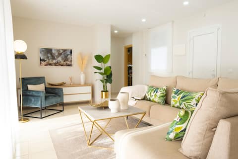 Anuncio de Airbnb popular: Spacious seaside penthouse with amazing views en San Miguel De Abona