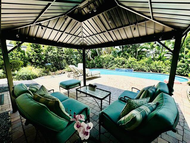 Beach Oasis Heated Pool, Gazebo, Hot Tub gallery image 3