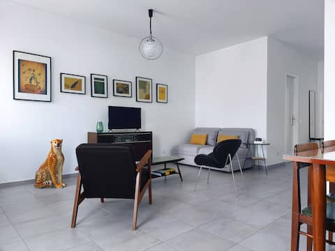 Top performing Airbnb: Lethes 57 - Modern Downtown Apartment - 02 in União Das Freguesias De Faro (Sé E São Pedro)