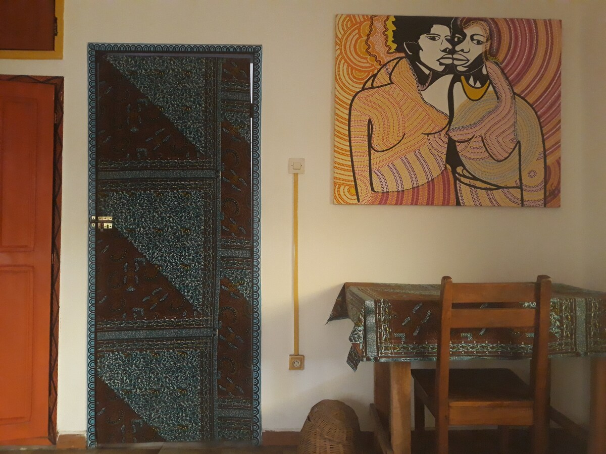 porte de la salle d'eau et coin bureau 