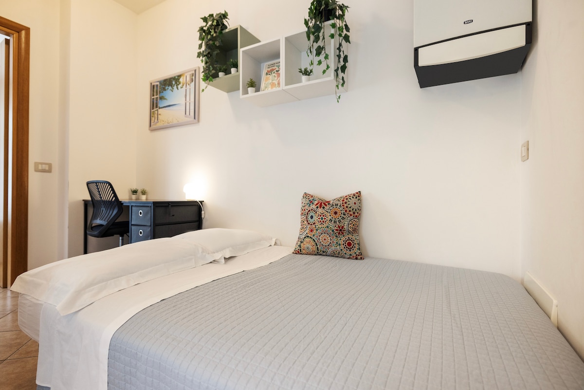 Popular Airbnb listing: [Sea 100 m away] 2 Balconies and Free Parking in Riccione