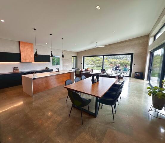 *NEW* Indica HEMP HOUSE: Luxe 4X4-Hot Tub-Cinema gallery image 4