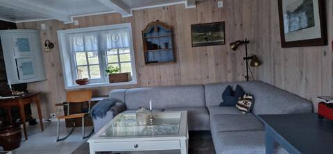 Top performing Airbnb: Grandma's house by the sea. in Møre Og Romsdal