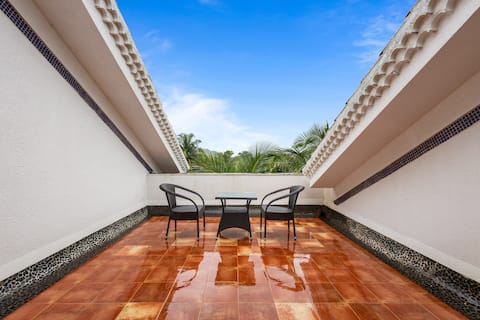 Pool View Duplex-Private Terrace-Superb Location