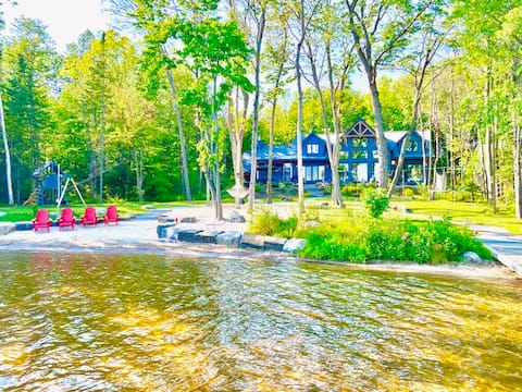 Recently built Lakefront large
family cottage