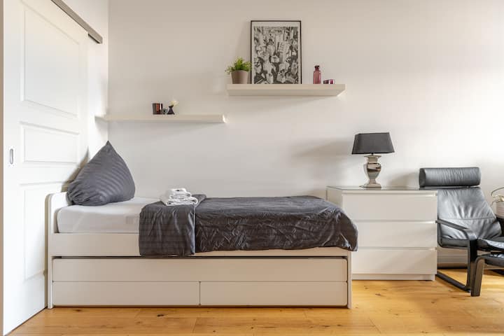 Apartmán 6, podkrovie, pravý apartmán, spálňa 2 (4x jednolôžko 90 x 200 m - 2 rozširujúce sa).