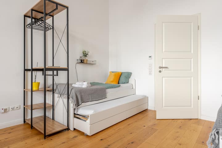 Apartmán 4, 1. poschodie, apartmán vpravo, spálňa 3 (4x jednolôžko 90 x 200 m - 2 lôžka, každé predĺžiteľné).