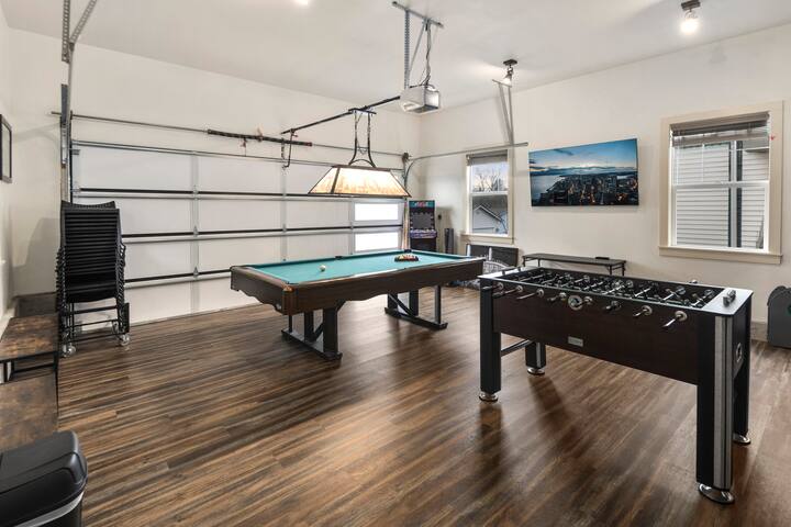 Spacious Seattle Home W/ Gameroom ~ Near Sea-Tac! gallery image 2