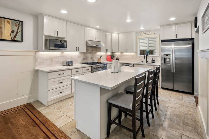 Spacious Seattle Home W/ Gameroom ~ Near Sea-Tac! gallery image 3